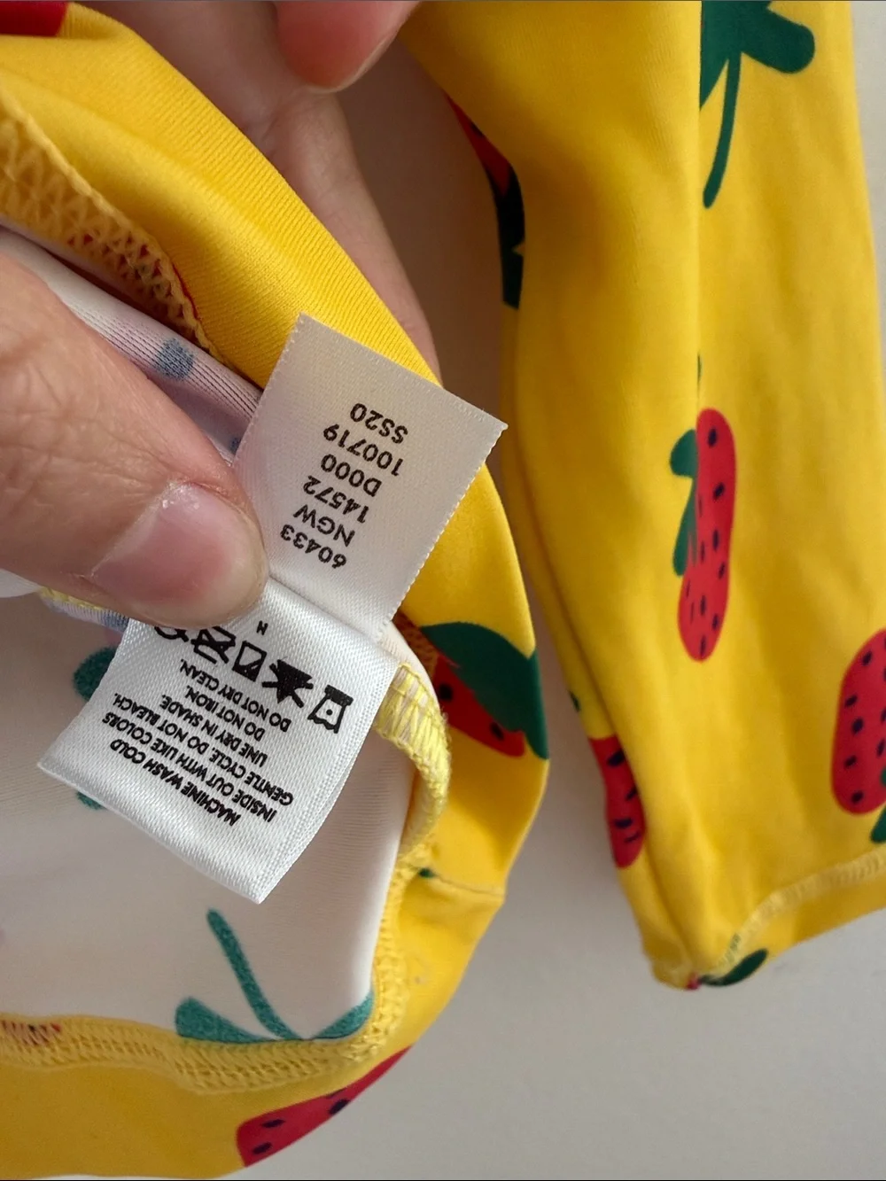 Hanna Andersson Yellow Strawberry Long Sleeve Rash Guard Swim Top Size 4 100cm